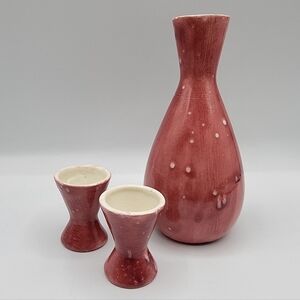 Vtg 70s Artisanal Ceramic Tokkuri Bottle + Ochoko Cups Decor Speckled Red Finish